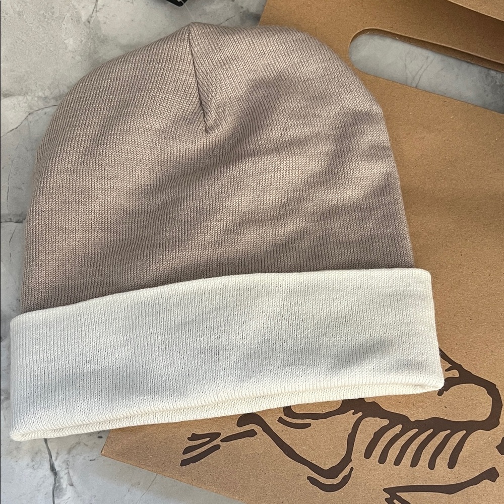 Arc'teryx Color Block Toque Beanie w/ Store Bag - Picture 6 of 9